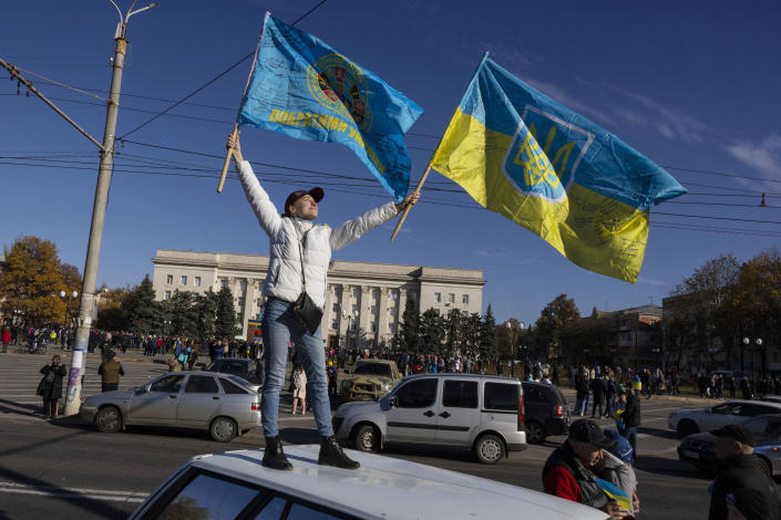 Zelensky wanted to offer support to residents of the liberated city occupied by Russian for over 8 months. (Paula Bronstein / Getty Images)