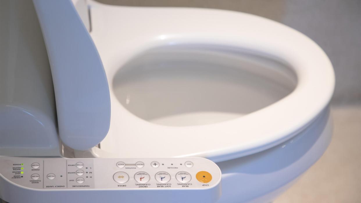 toilet with electronic seat automatic flush, japan style toilet bowl, high technology sanitary ware.