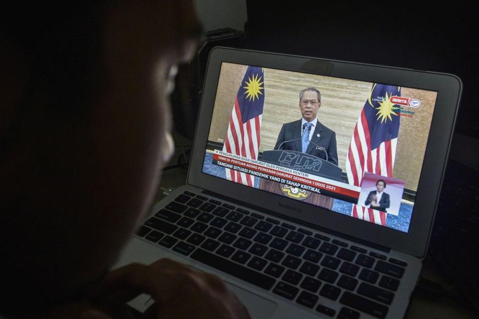 A man watches a live telecast of Prime Minister Tan Sri Muhyiddin Yassin's speech in Kuala Lumpur January 12, 2020. — Picture by Miera Zulyana