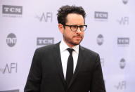 <p>J.J. Abrams führte beim Kinofilm “Star Trek” 2009 und bei “Star Trek Into Darkness” Regie. Auf dem Twitter-Account seines Produktionsunternehmens Bad Robot Productions teilte er am Sonntag das Foto einer handgeschriebenen Notiz: “Anton – du warst brillant. Du warst freundlich. Du warst zum Brüllen komisch und du warst in höchstem Maße talentiert. Und du warst nicht auch nur annähernd lang genug hier. Vermisse dich…” (Bild-Copyright: Jason LaVeris/Getty Images)</p>