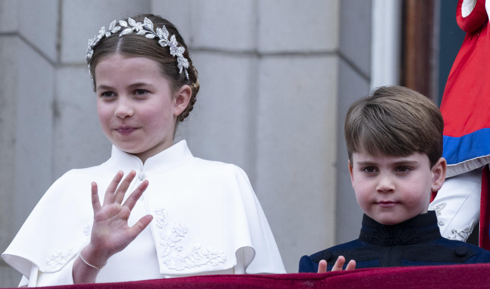 Prinzessin Charlotte von Wales und Prinz Louis von Wales auf dem Balkon des Buckingham Palace während der Krönung von König Charles III. und Königin Camilla am 6. Mai 2023 in London, England. (Bild: Getty Images)