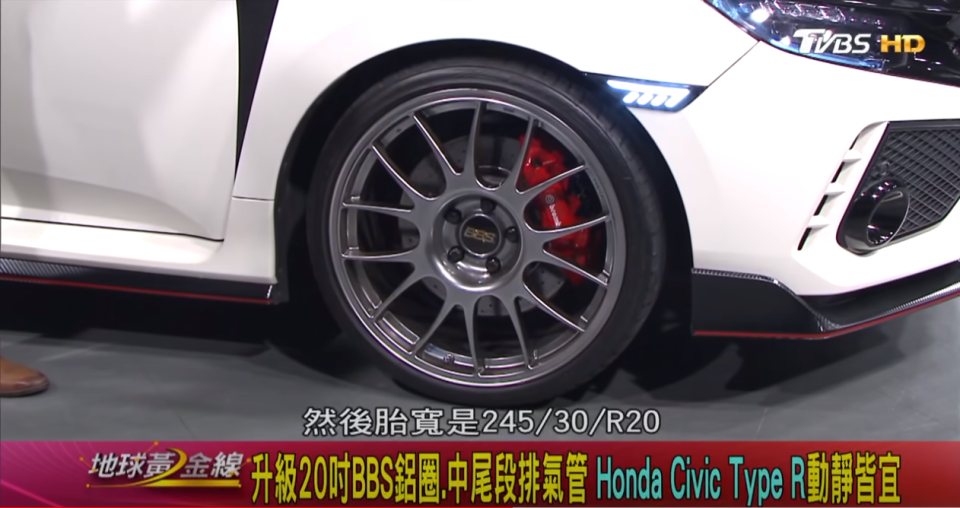 Dr.IF為Civic Type R更換20吋BBS RE鋁圈。(圖片來源/ 地球黃金線)