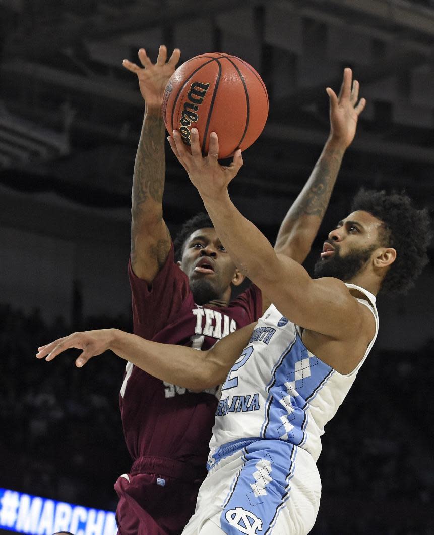 North Carolina's Joel Berry II (2) shoots against Texas Southern's Lamont Walker (14) during the first half in a first-round game of the NCAA men's college basketball tournament in Greenville, S.C., Friday, March 17, 2017. (AP Photo/Rainier Ehrhardt)