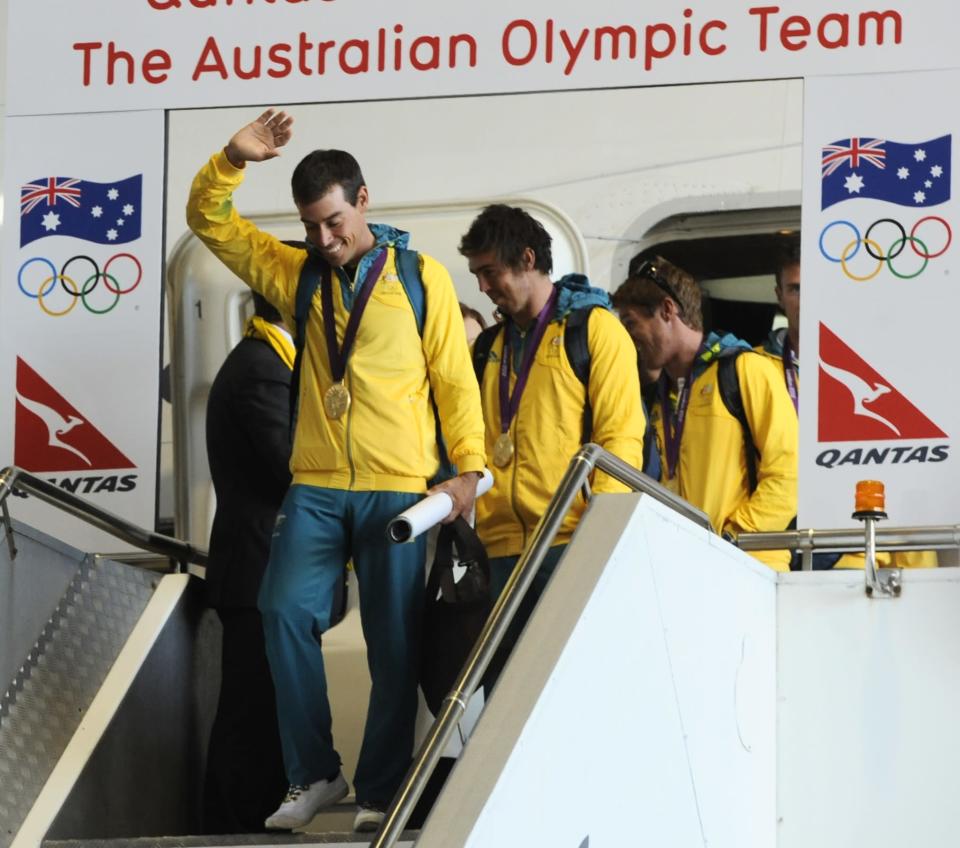 London 2012 Olympic athletes arrive at Sydney Airport Wednesday August 15, 2012 . (AAP Image/Mick Tsikas) NO ARCHIVING