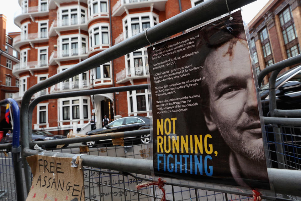 LONDON, ENGLAND - AUGUST 15: Police stand guard outside the Ecuadorian Embassy where Julian Assange, the founder of the WikiLeaks website, is seeking asylum on August 15, 2012 in London, England. Mr Assange has been living inside Ecuador's London embassy since June 19, 2012 after requesting political asylum whilst facing extradition to Sweden to face allegations of sexual assault. According to officials within Ecuador's government, Assange is to be granted asylum. (Photo by Oli Scarff/Getty Images)