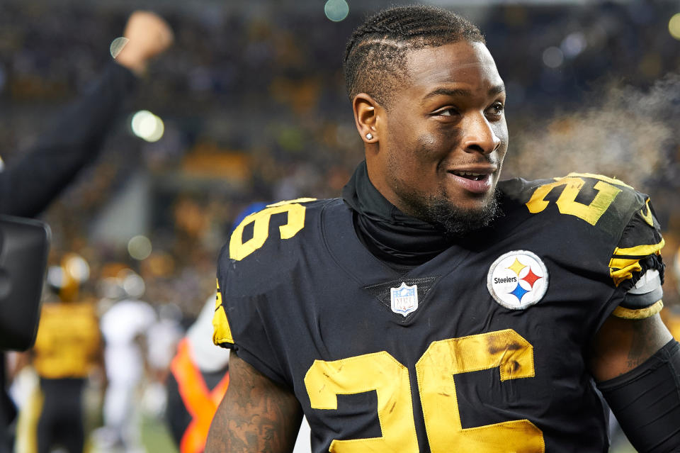 PITTSBURGH, PA - DECEMBER 25:  Pittsburgh Steelers running back Le'Veon Bell (26) looks on after the game between the Pittsburgh Steelers and the Baltimore Ravens on December 25, 2016 at Heinz Field in Pittsburgh, PA.  The Steelers went on to win 31-27, advancing to the playoffs as the AFC's No. 3 seed. (Photo by Shelley Lipton/Icon Sportswire via Getty Images)