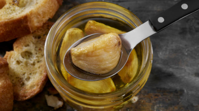 Here's How To Safely Store Homemade Garlic Confit