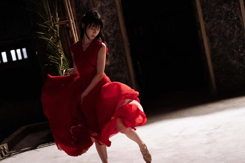 連俞涵飾演的角色原型是舞蹈家蔡瑞月的學生，剛巧她小時候也學過舞蹈。（牽猴子）