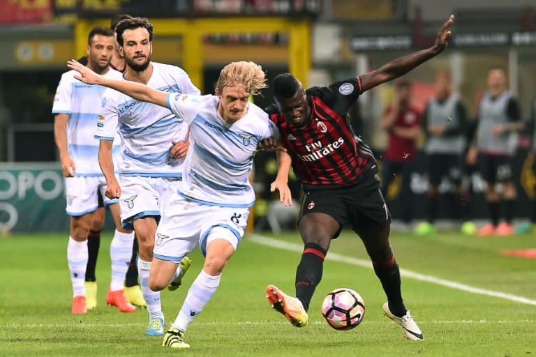 Lazio's Serbian defender Dusan Basta (L) vies for the ball with AC Milan's French forward Mbaye Niang during the Italian Serie A football match between AC Milan and SS Lazio