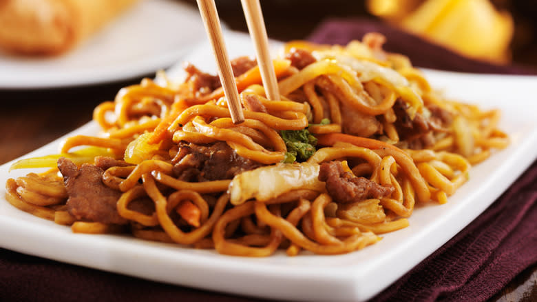 lo mein noodles close up