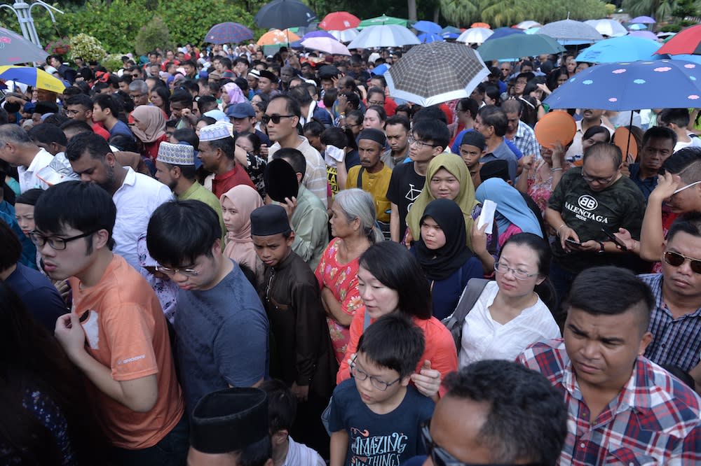 People queue for the Prime Minister’s Raya Open House at Seri Perdana in Putrajaya June 5, 2019. — Picture by Mukhriz Hazim