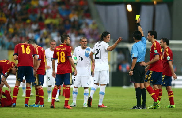 RECIFE, BRAZIL - JUNE 16: Referee Yuichi Nishimura shows a yellow card to Edinson Cavani of Uruguay during the FIFA Confederations Cup Brazil 2013 Group B match between Spain and Uruguay at the Arena Pernambuco on June 16, 2013 in Recife, Brazil. (Photo by Clive Mason/Getty Images)