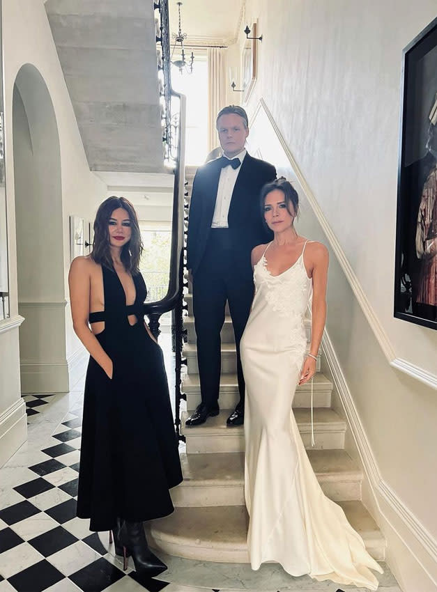 Victoria Beckham se vista de novia para la fiesta preboda de Edward Enninful