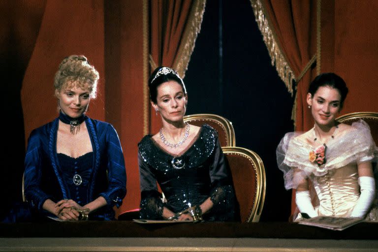 El uso de la ópera como enclave central de la pasión le debe mucho a Senso (1954), película de Luchino Visconti que Scorsese declaró como una referencia constante en su obra