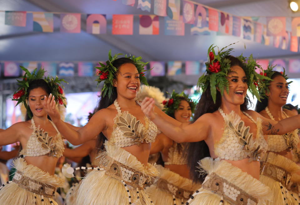 Las sonrisas no faltaron en la ceremonia de Tahití