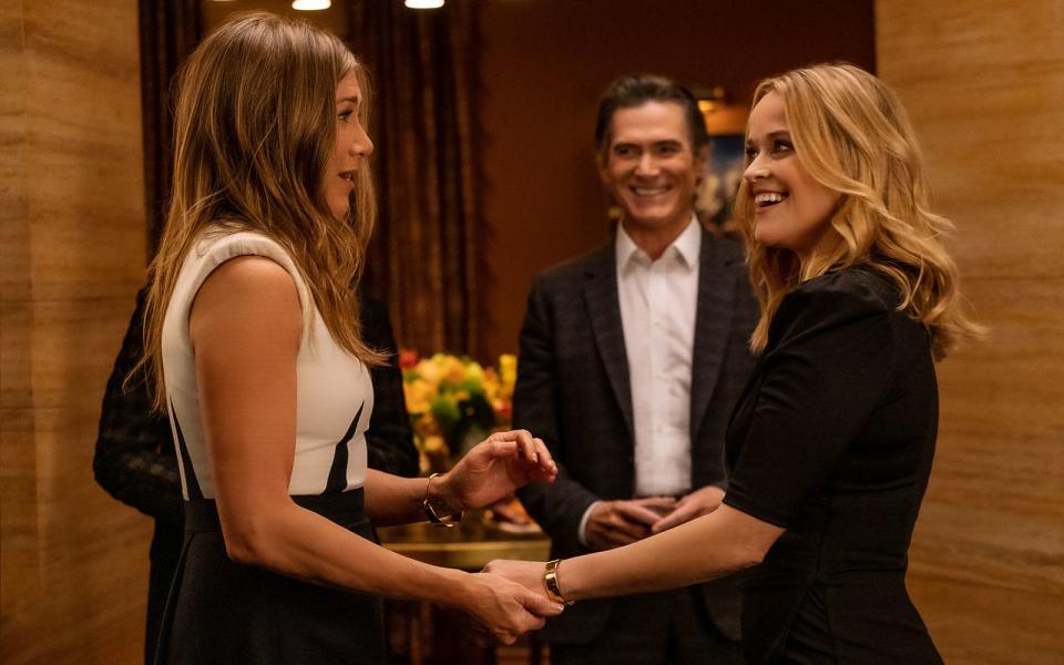 Jennifer Aniston (links) und Reese Witherspoon kehren in "The Morning Show" zurück. (Bild: AppleTV)