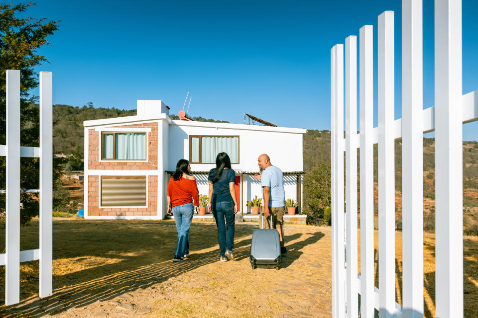 Existen 12 millones de personas que viven fuera de México y que están en posibilidades de cotizar al Infonavit. Foto: Getty Images. 