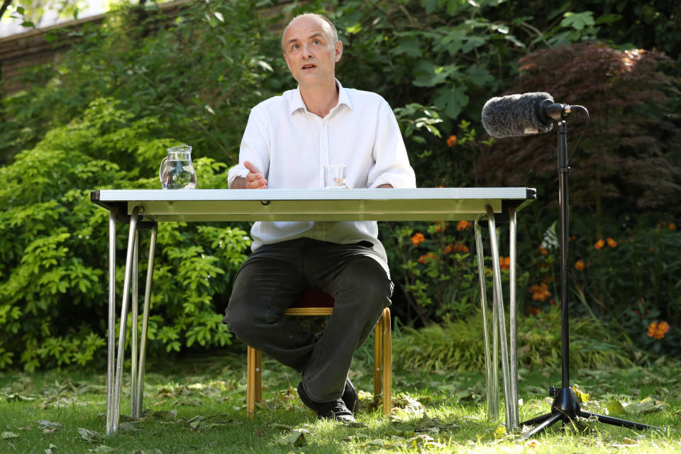 LONDON, ENGLAND - MAY 25: Chief Advisor to Prime Minister Boris Johnson, Dominic Cummings makes a statement inside 10 Downing Street on May 25, 2020 in London, England. On March 31st 2020 Downing Street confirmed to journalists that Dominic Cummings was self-isolating with COVID-19 symptoms at his home in North London. Durham police have confirmed that he was actually hundreds of miles away at his parent's house in the city. (Photo by Jonathan Brady-WPA Pool/Getty Images)