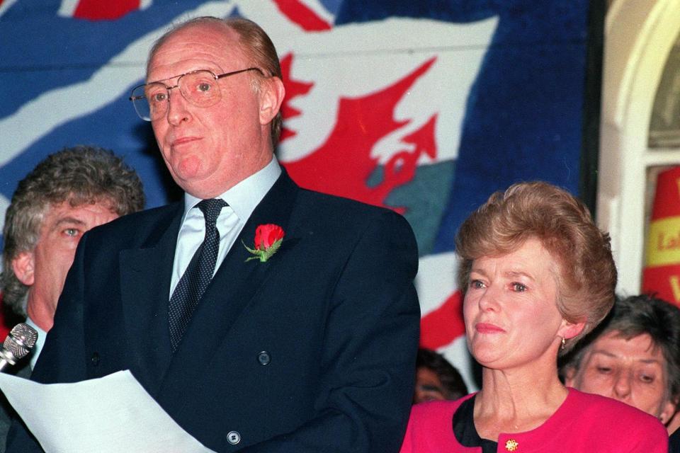 Neil Kinnock resigns as Labour leader after the general election in 1992 (PA Archive/PA Images)
