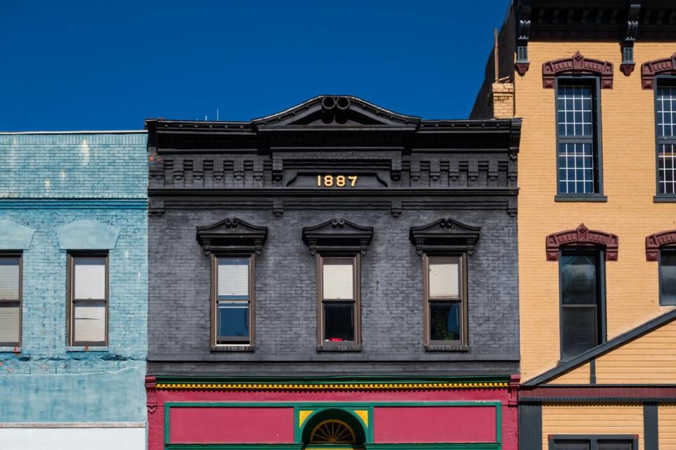 top of historic building facades in Toledo, Ohio