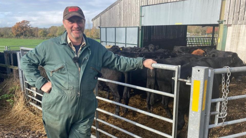 Le fermier Ian Pullen et le bétail