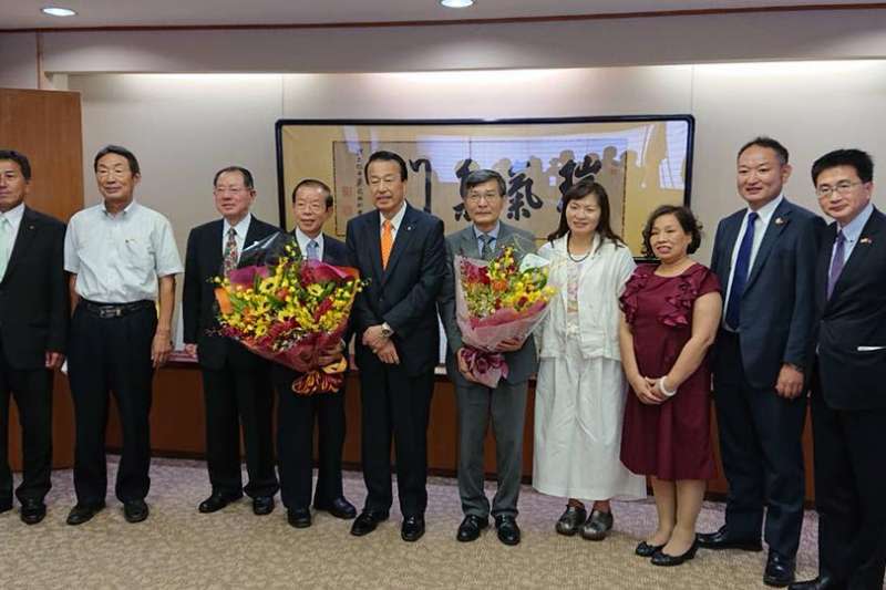 謝啟誠今年8月陪同謝長廷拜會石川縣加賀市宮元市長。