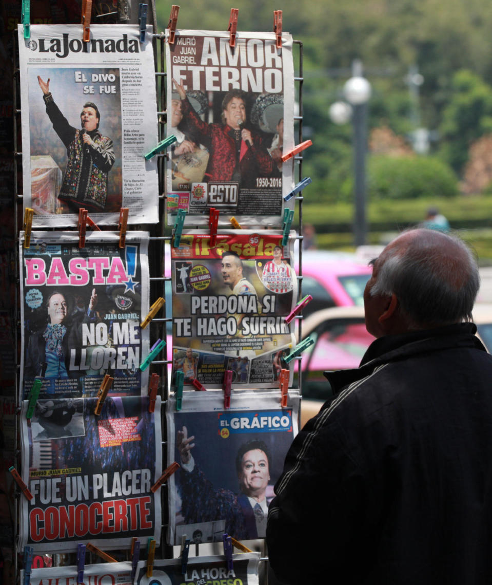 Pero aunque triunfa en todo el mundo hispano, el autor de “Amor eterno”, tema dedicado a su madre ausente, es además profeta en su tierra, y de hondo calado. / Foto: Ciudad de México, EFE