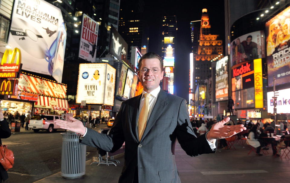 Guttenberg 2009 am Times Square in New York. Ein Foto, dass dem damaligen Wirtschaftsminister viel Kritik einbrachte - Copyright: picture alliance / dpa | Gero Breloer