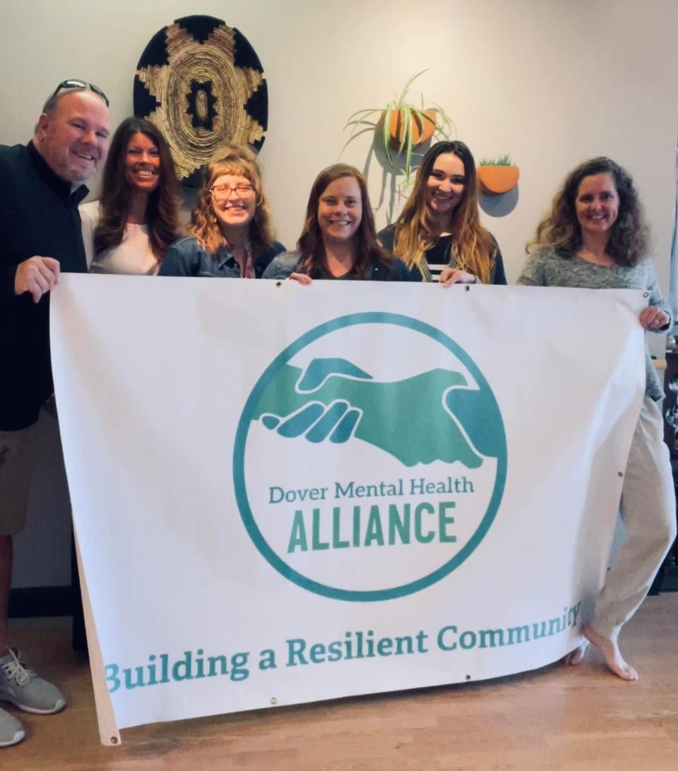 From left to right are Steve Pappajohn, Melissa Lesniak, Cara Cabral, Jenni Stevens, Liz Ridgely and Suzanne Weete.