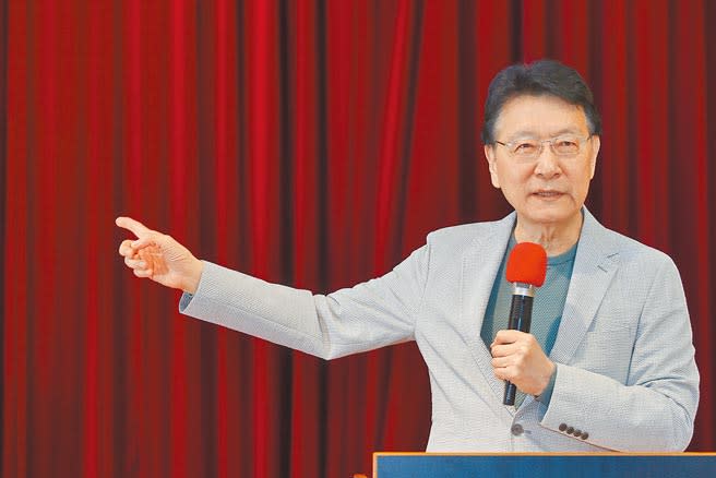 中廣董事長趙少康23日召開記者會提出國政建議，再喊出內閣制，預料國、民兩黨雖然都不會公開否定，但其實都是「表面不反對、實際上拖延」。（杜宜諳攝）