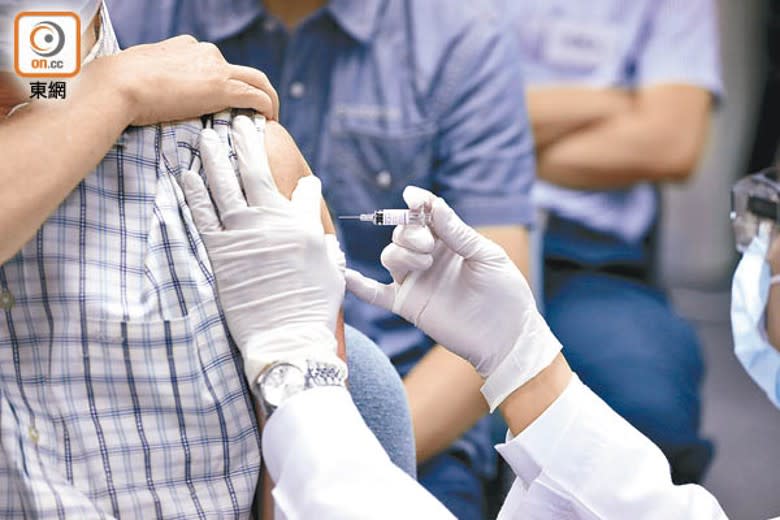 昨日死亡個案中，4人未完成接種3針疫苗。