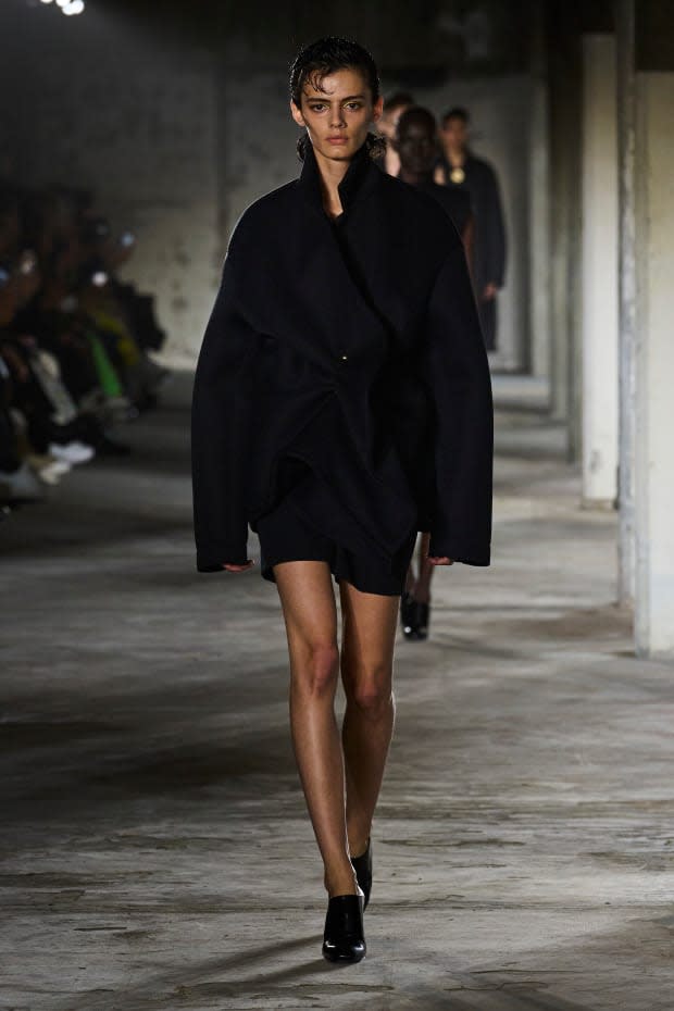 <p>A look from the Dries Van Noten Spring 2023 collection. Photo: Imaxtree</p>