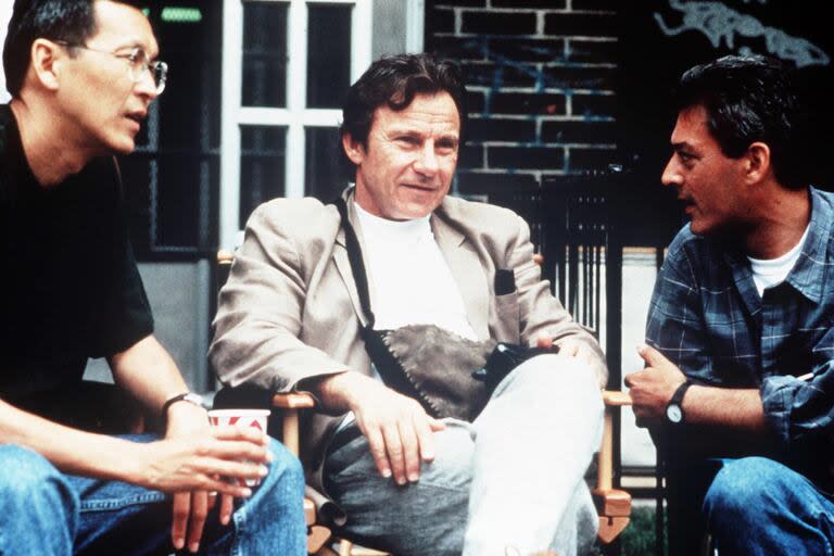 Wayne Wang, Harvey Keitel y Paul Auster en el set de Cigarros