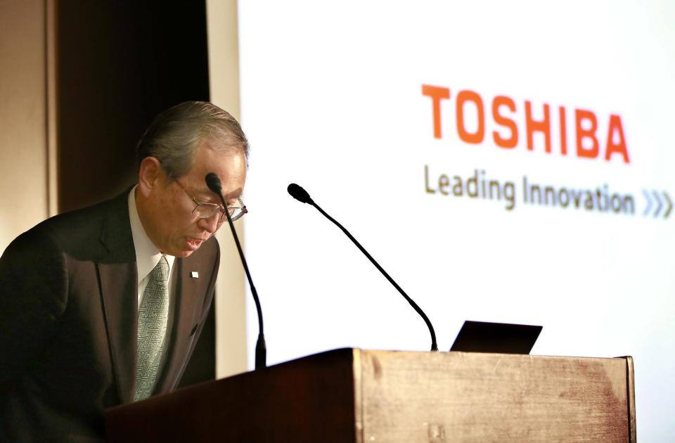 Toshiba Corp. President Satoshi Tsunakawa bows during a press conference at the company's headquarters in Tokyo, Tuesday, Feb. 14, 2017. Japanese electronics and energy giant Toshiba said Tuesday that its chairman is resigning to take responsibility for problems that will result in a 713 billion yen ($6.3 billion) loss in its nuclear business. Toshiba warned, however, that unaudited financial results it announced may change "by a wide margin." It earlier delayed reporting its official financial results by a month, citing auditing problems related to the losses in its nuclear business. That sent Toshiba stock tumbling 8 percent in Tokyo trading. (AP Photo/Shizuo Kambayashi)