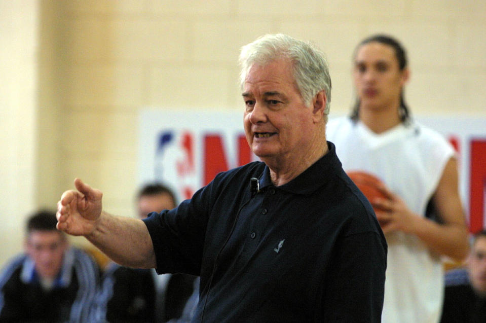 Tex Winter’s offense left a lasting mark on the NBA with the Lakers and Bulls. (Getty Images)