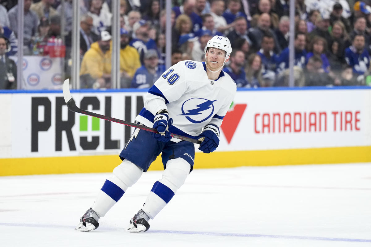 Blackhawks acquire Corey Perry from Lightning, adding more