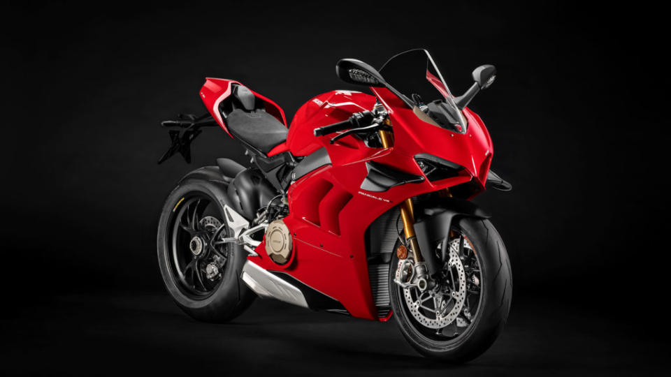 Ducati Panigale V4 S ABS是品牌中量級仿賽跑車，搭載一具1,103c.c的V4引擎，可於13,000轉爆發214匹馬力、10,000轉輸出12.64公斤米扭力(圖片來源/ Ducati)