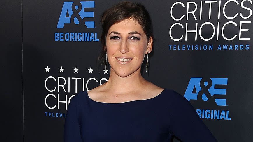 Mayim Bialik Porn Sex - Mayim Bialik: Post Cat Pics, Not Nude Selfies