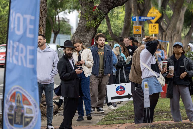 Filas para votar en West Hollywood, California. David McNew/Getty Images/AFP