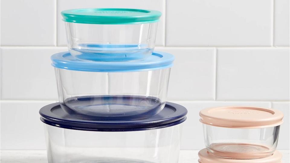 We're big fans of Pyrex food storage sets, and now you can get 12 pieces for less than $30.