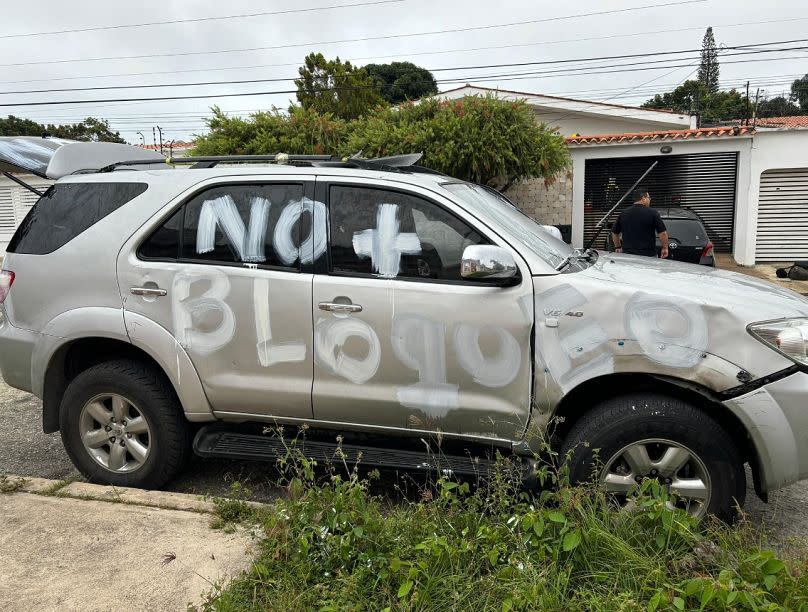 Vehículo vandalizado de María Corina Machado. 