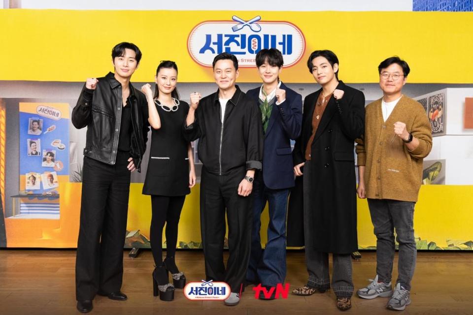 羅PD（最右）先前製作的《尹食堂》風評佳，《瑞鎮家》卻不如預期。（圖／翻攝自tvN）
