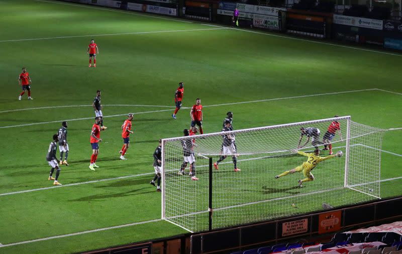 Carabao Cup Third Round - Luton Town v Manchester United