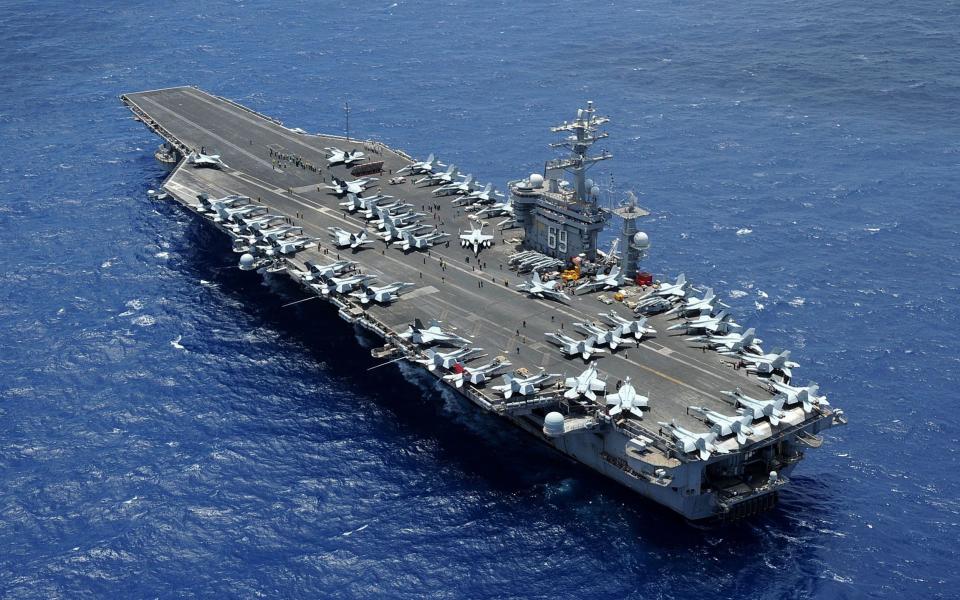 The aircraft carrier USS Dwight D. Eisenhower, which with its battle group will join the carrier Gerald R. Ford and its battle group near Israel.