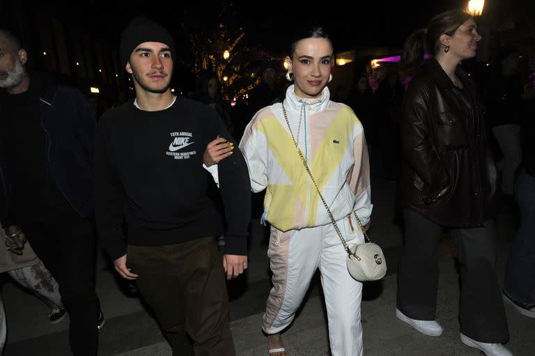 Celeste Cid, con un look muy al estilo Dua Lipa, junto a su hijo mayor, Andé Horvilleur, fruto de su relación con el músico Emanuel Horvilleur