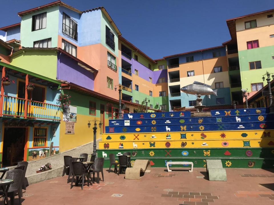 Colour blocking in Guatape