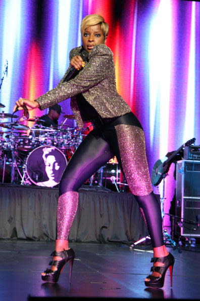 Mary J. Blige wears sky-high Louboutins on stage.