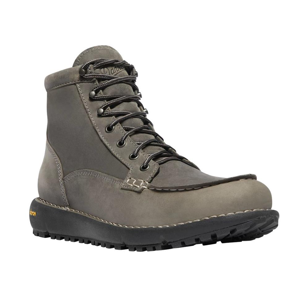 <p><a href="https://go.redirectingat.com?id=74968X1596630&url=https%3A%2F%2Fwww.dickssportinggoods.com%2Fp%2Fdanner-mens-logger-moc-917-gore-tex-boots-23danmmlggrmc917gfot%2F23danmmlggrmc917gfot&sref=https%3A%2F%2Fwww.runnersworld.com%2Fgear%2Fg60265683%2Flondon-marathon-packing-list-2024%2F" rel="nofollow noopener" target="_blank" data-ylk="slk:Shop Now;elm:context_link;itc:0;sec:content-canvas" class="link ">Shop Now</a></p><p>Logger Moc 917 Boots</p><p>dickssportinggoods.com</p><p>$259.99</p>