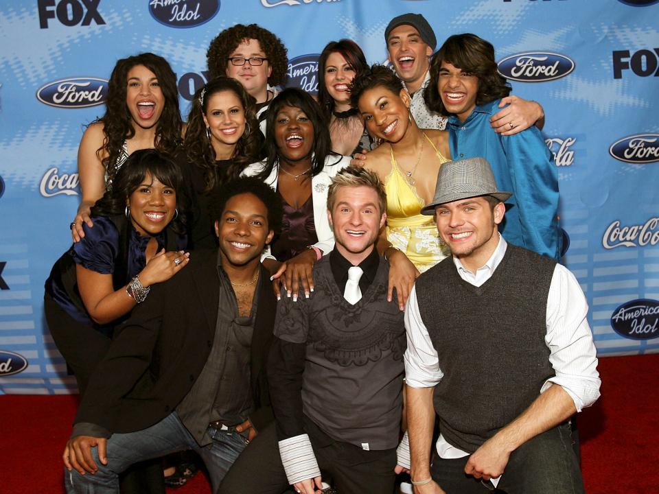 2007 american idol final twelve grouped together on the red carpet