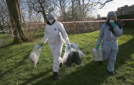 Forensic police officers investigate an area near the grounds of Kensington Palace in London, Britain February 9 2016. REUTERS/Neil Hall